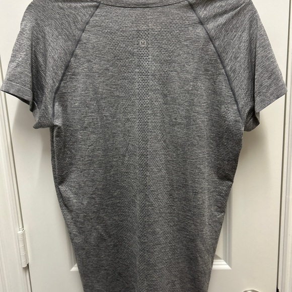 nwot Lululemon swiftly - Picture 2 of 3